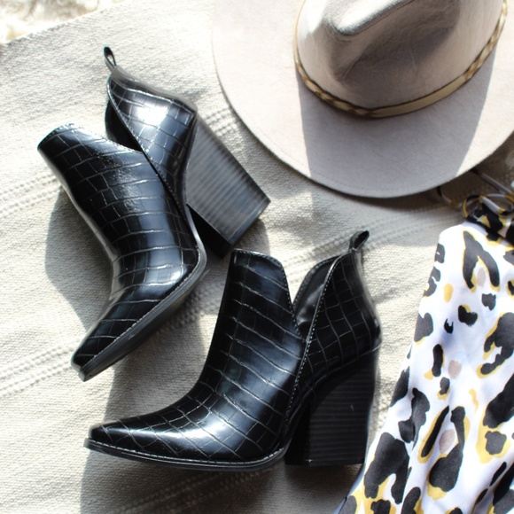 🚨//Coachella Collection// Black Croco Bootie - Picture 2 of 8